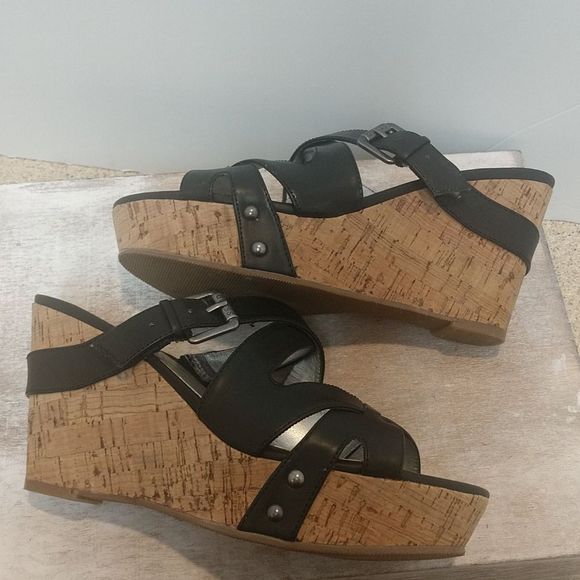 👍 Guess Wedge platform Sandals.  S3 - Picture 6 of 7